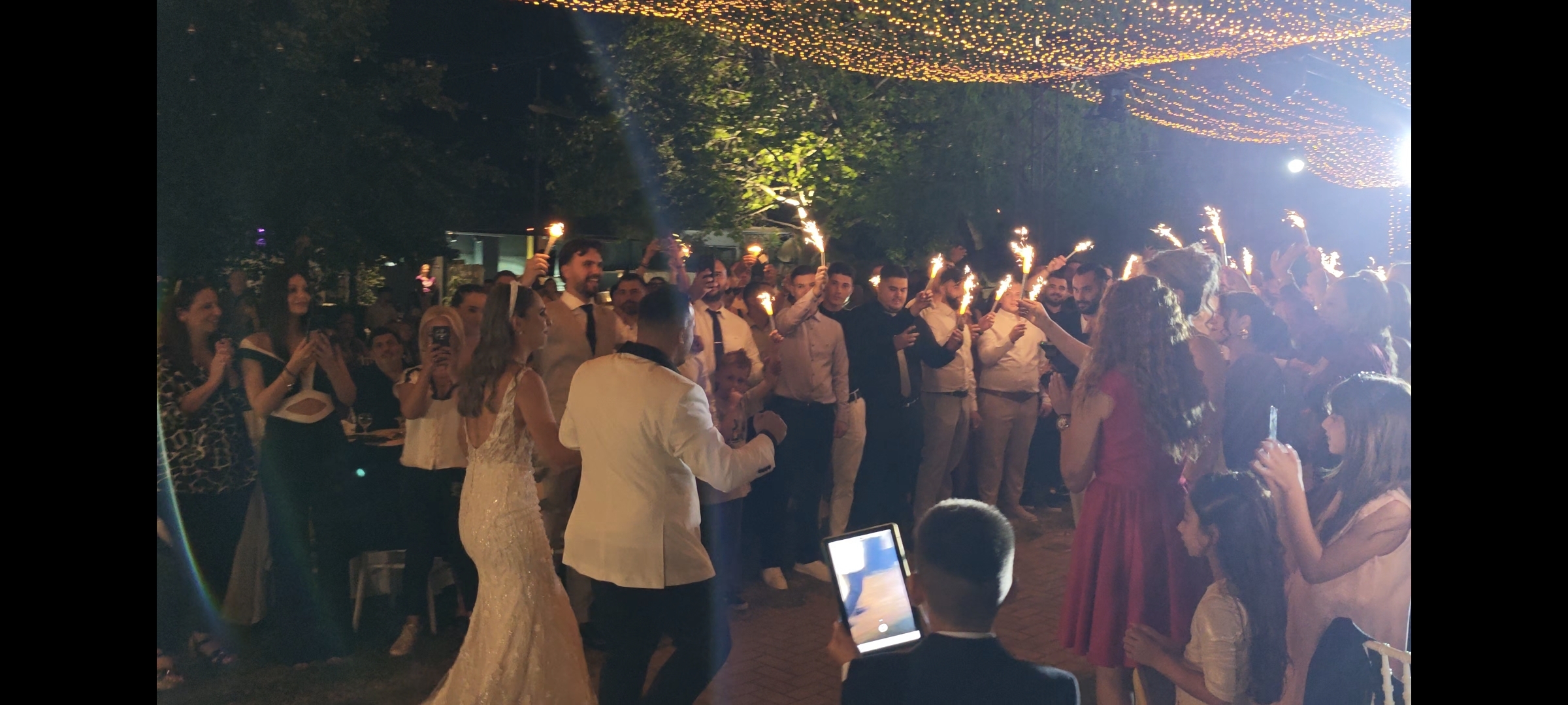 SPARKLERS ΚΑΛΕΣΜΕΝΩΝ ΣΤΗΝ ΕΙΣΟΔΟ ΓΑΜΟΥ